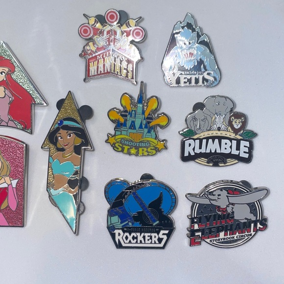 Custom Disney Pin bundle for @islandnami - Picture 2 of 6